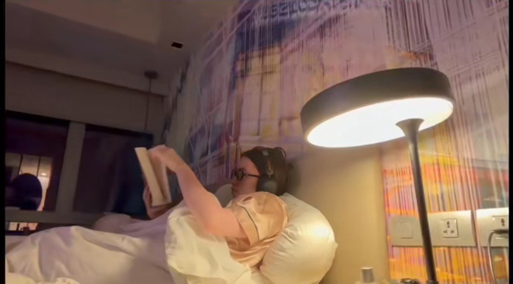 cap4krys's tweet photo. krystal’s night time routine 🥹 she looks so comfy omg ang cute cute https://t.co/R0CjEkwHRw