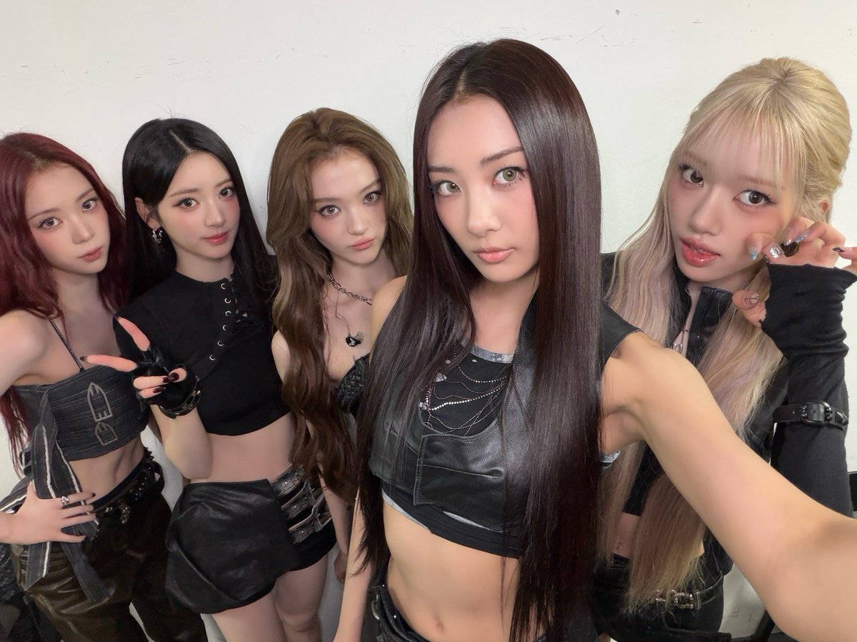 MEOVV_talk's tweet photo. [📸] 260612 #MENOVV

KBS2 뮤직뱅크 🖤

#MEOVV #미야오
#BITENOW
#THEBLACKLABEL #더블랙레이블 https://t.co/M4f5PncDEj