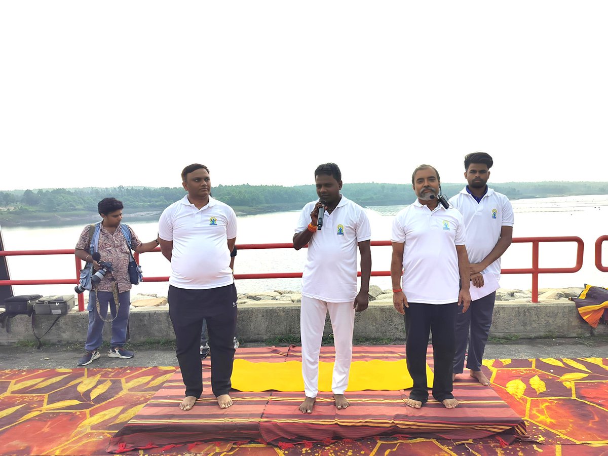 RahidasMahato's tweet photo. ভারত সরকার ও পশ্চিমবঙ্গ সরকারের আয়ুষ মন্ত্রণালয়ের যৌথ উদ্যোগে আজকে অযোধ্যা পাহাড়ের আপার ড্যামে ১২ তম বিশ্ব যোগ অভ্যাসে উপস্থিত ছিলাম... https://t.co/WhoR9ukgl9