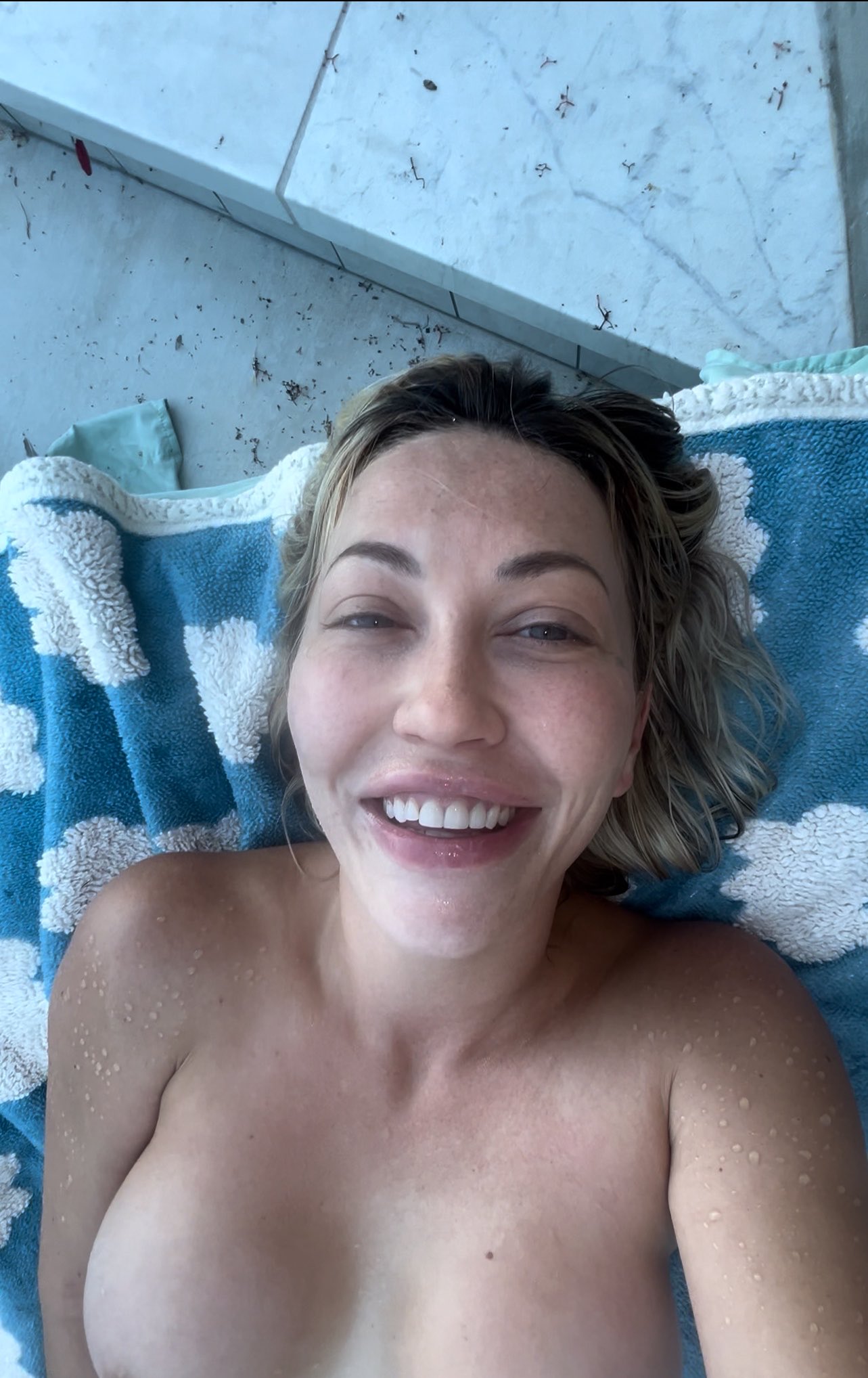 I’m so grateful I got sober so I can be here today enjoying my life. I wouldn’t have made it if I kept going. Thank you to the fans who stuck around for the whole journey and to the new ones who found me along the way ✨🙏 https://t.co/Mc0Gw5CfoS