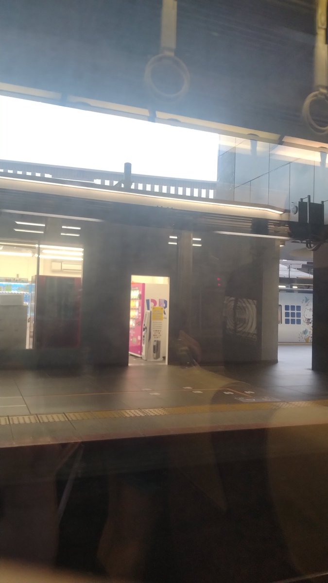 aomonoya's tweet photo. あ、京都駅30-31番の自販機エリアに31あったんか https://t.co/jkk6PqY6FL