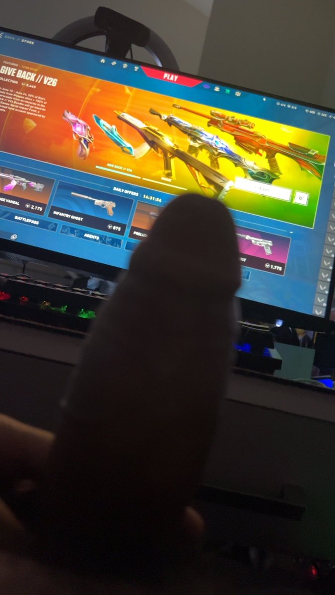 MiseryGoons's tweet photo. someone buy me bundles on val https://t.co/Qu3PWz57hE