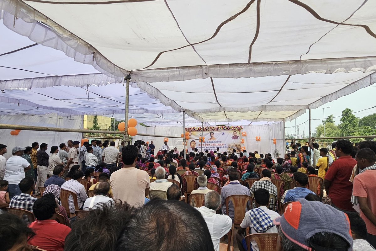 NiharMahanand's tweet photo. ଅତାବିରା NAC ଅଞ୍ଚଳର ବ୍ୟବସାୟିକ ଭିତ୍ତିଭୂମିକୁ ସୁଦୃଢ଼ କରିବା ଲକ୍ଷ୍ୟରେ ପ୍ରାୟ ୩.୧୨ କୋଟି ଟଙ୍କା ବ୍ୟୟରେ ନିର୍ମିତ ହେବାକୁ ଥିବା ନୂତନ ମାର୍କେଟ୍ କମ୍ପ୍ଲେକ୍ସ ପାଇଁ ଭିତ୍ତି ପ୍ରସ୍ତର ସ୍ଥାପନ କଲି।
#Attabira
#AttabiraNAC
#MarketComplex
#FoundationStone
#Development
#Bargarh
#Odisha
#ViksitOdisha https://t.co/tkIoJqHqKF