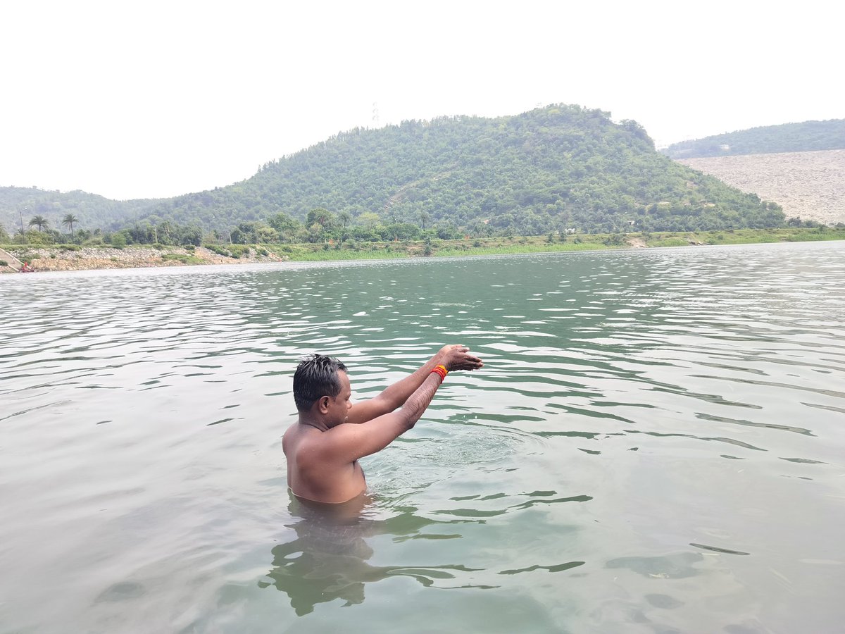 RahidasMahato's tweet photo. বিশ্ব যোগ অভ্যাসের শেষে সকাল সকাল লহরিয়া ড্যামে স্নান করে সূর্য দেবতাকে প্রনাম জানাই।🙏 https://t.co/2YEM8ZNk73
