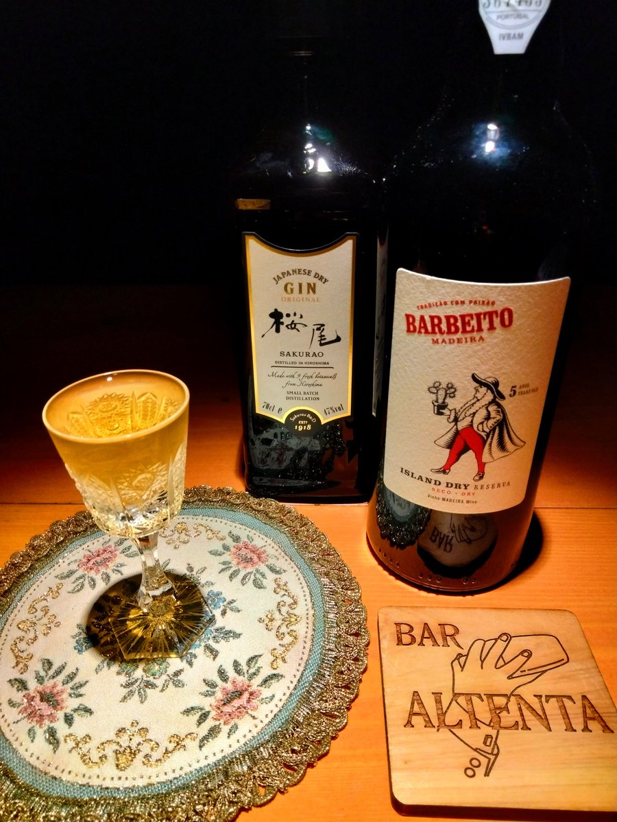 BarALTENTA's tweet photo. 今回紹介するのはマデイラワインとジンを合わせたカクテル【マディーニ】です。

ジンとドライベルモットを合わせたカクテルの王様マ(テ)ィーニを、マデイラワインに変えて。

ボタニカルの香りが加わり、華やかな1杯です。
是非ご賞味ください。

本日も20時より開店です。
ご来店お待ちしております https://t.co/rNRcvqN1PK