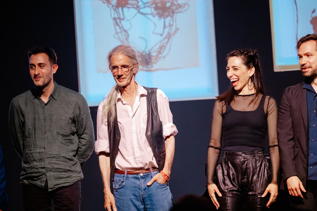 Liceu_cat's tweet photo. Els bestiaris medievals trobaven en cada criatura una manera d'interpretar el món. 

Amb textos d'Enric Casasses i l'obra de Joan Jonas, a 'Bestiari' hem portat aquesta mirada al present.

(📷 Sergi Panizo) https://t.co/mRJGu0K6L3