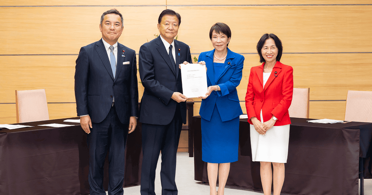 jimin_koho's tweet photo. 【提言】
党外国人政策本部（本部長・新藤義孝衆院議員）は6月12日、「外国人政策本部第2次提言 ―あるべき秩序・ルールを確立し、国土の適切な利用を図り、誰もが安全・安心に暮らせる地域社会の実現に向けて―」を高市早苗総理に申し入れました。

第2次提言には、1月に申し入れた第1次提言の進捗状況、強化すべき事項、外国人政策推進のための体制強化と予算措置が盛り込まれています。

強化すべき事項は大きく3つに分け
1つ目の「国民の不安や不公平感に正面から応える」では、不法滞在者ゼロプランの強力推進や在留管理の適正化等。

2つ目の「国土の適切な利用を図り、国民の安全保障上の懸念を払拭する」では、土地等の取得・利用・管理ルールや土地所有者情報更なる透明性向上等。

3つ目の「誰もが安全・安心に生活し、活躍できる社会を創る」では、わが国初の日本語・生活学習プログラム（仮称）の創設や市民、自治体から国への相談等に対応する仕組みの検討等を政府に強力に求めました。

同本部は、引き続き各種制度の厳格化や適正化を図り、わが国の主権と秩序を守り、国民の安全・安心と、活力ある地域社会、成長する日本を実現していきます。

📖提言はこちらから
・外国人政策本部 第2次提言 概要
https://t.co/KgZzNxLH7p
・外国人政策本部 第2次提言
https://t.co/5Evztv0FyR
・出入国・在留管理等の適正化・外国人受け入れに関するPT・外国人制度の適正化等に関するPT 報告
https://t.co/MyMeMJ9oW0
・安全保障と土地法制に関するPT 報告
https://t.co/KWG0l2bRHh
・(別紙)外国人政策本部 第1次提言を踏まえた政府の取組状況のフォローアップ 概要
https://t.co/ZLpje7gJcC
・(別紙)外国人政策本部 第1次提言を踏まえた政府の取組状況のフォローアップ
https://t.co/vqy89sfFOL

https://t.co/psRSZvEAf4