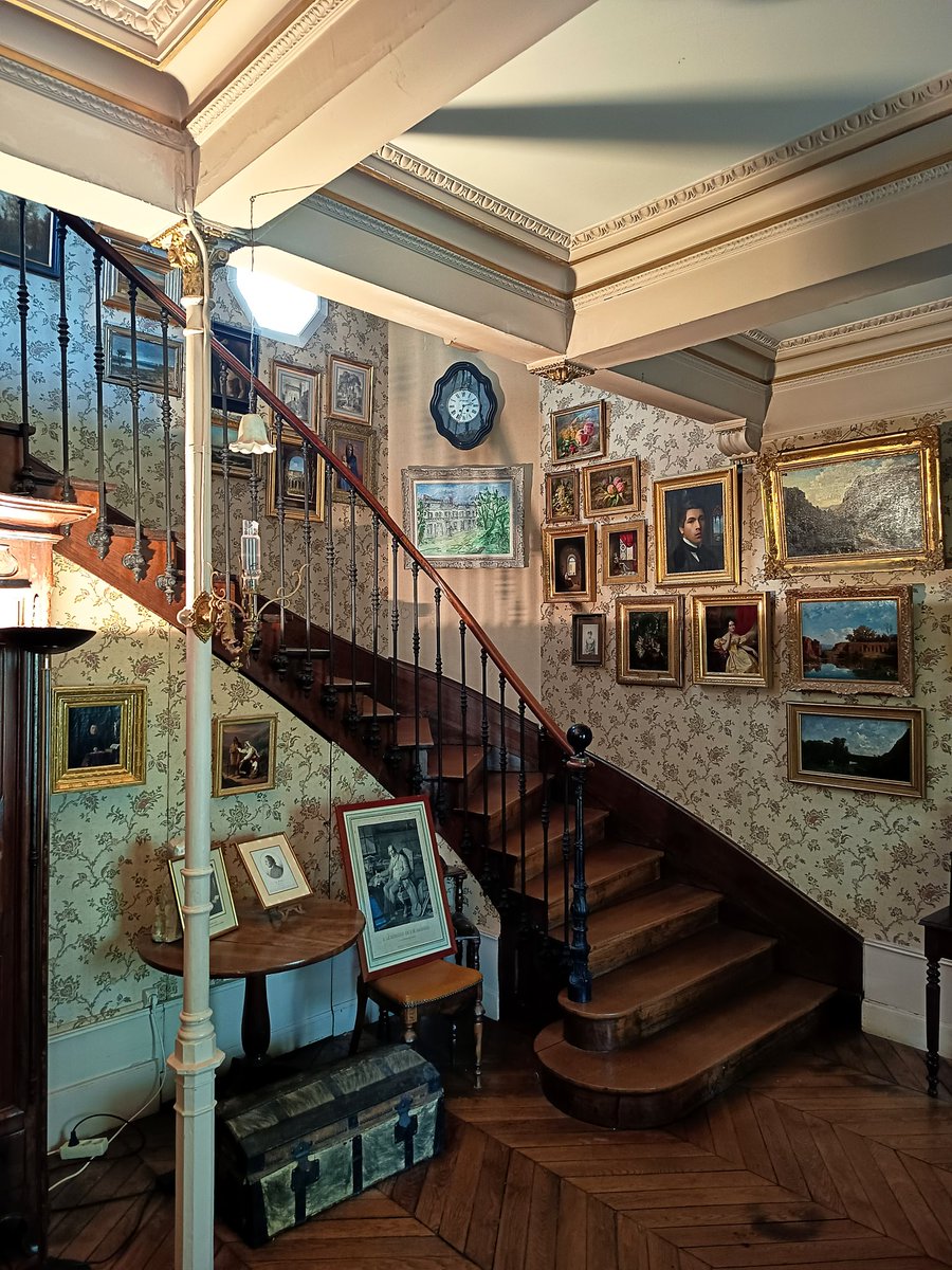 MaximeDehan's tweet photo. Protégeons la Sablière aux MH ! 
C'est le dernier témoignage d'une maison de soyeux lyonnais entre jardins à l'italienne et maison réunis constituant un ensemble unique mais également l'une des rares maisons d'artistes en Rhône Alpes !
@bernstephane @catherinepegard https://t.co/IuxoVTVdNX