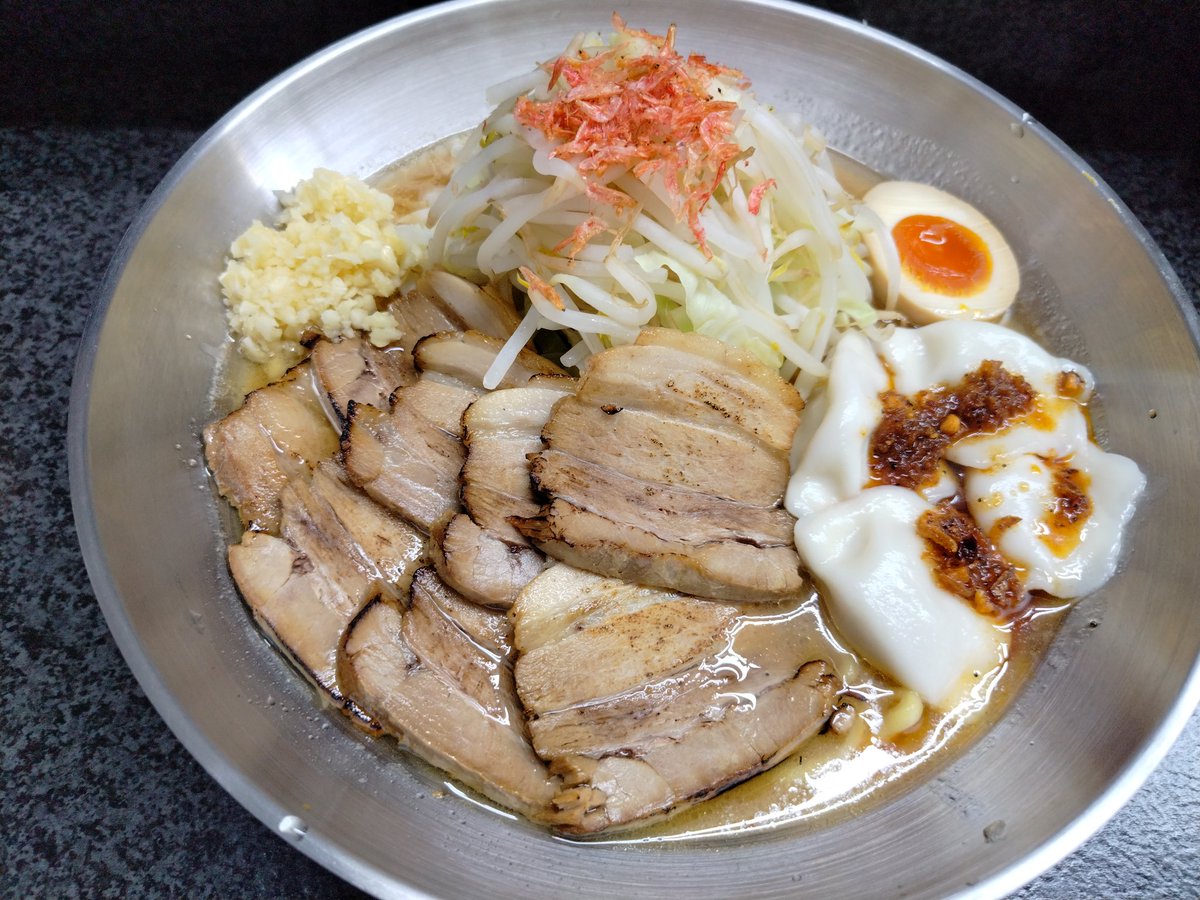 shirunashisuki's tweet photo. 兄貴んち@新江古田
濃厚海老味噌ラーメン＋チャーシュー＋ビール
久々にオアシスに着陸！
ここで呑むビールが美味い！
海老ってて良いね！
風味は凄いけどきちんと味噌と纏まってて
パンチ有るけど食べやすい。
そしてニンニクが更に昇華させる。
たまらんわ！
腹パンで死ぬほど美味かった！
#ラーメン https://t.co/KD5mm0b39d