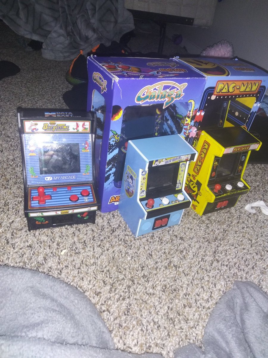 B7official_'s tweet photo. I had all of this back then and all I'm left with is the Pac-Man one because I bought it at Gualmar https://t.co/WdCeEMC0Tb