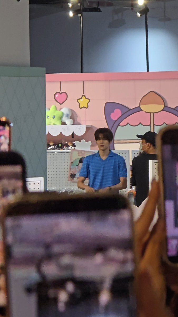 pancake_pk's tweet photo. คนเยอะอะ แบ่งกันดูด้วยดิ😭 https://t.co/ZHvP1lQ3C1