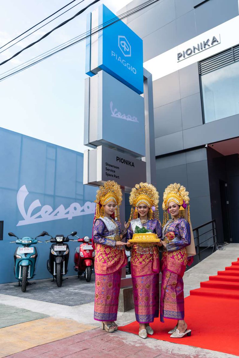 ajoridha's tweet photo. PT Piaggio Indonesia Ekspansi ke Batam, Buka Dealer Motoplex Pertama untuk merek Piaggio dan Vespa https://t.co/DUKL0LHpGm https://t.co/w0pkS5RMHq