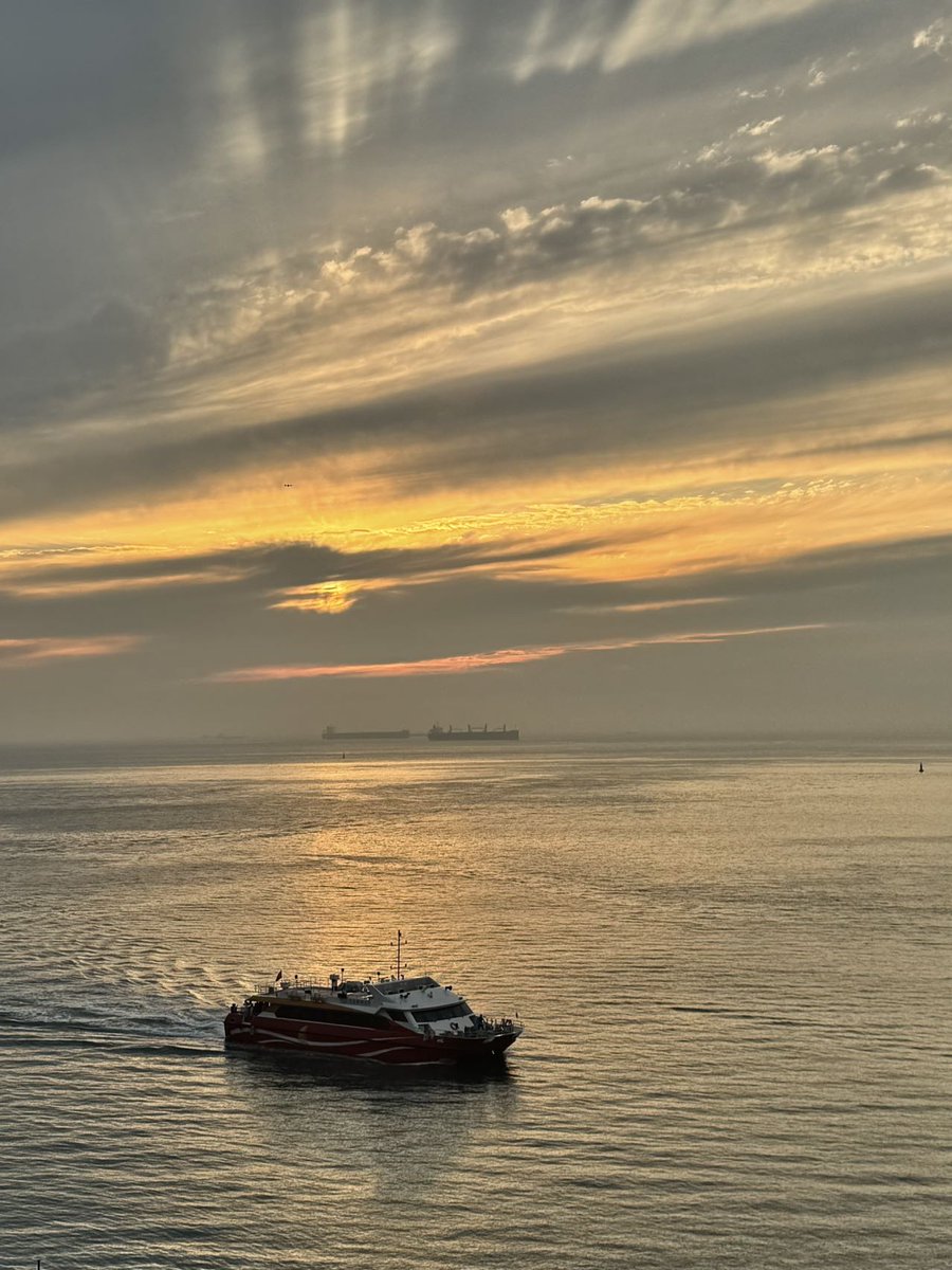 CaydeeJ's tweet photo. Just wrapped up a quick day trip to the coastal town—fresh seafood, ocean breeze, and perfect sunset vibes. Gonna hold onto these good feels! https://t.co/lGKk5uLKHf