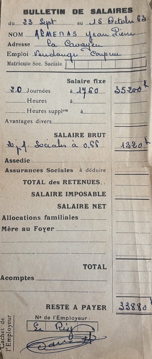 BerengereDubus's tweet photo. En rangeant les photos de Papa, et en ouvrant son portefeuille, je viens de trouver un de ses bulletins de salaire en 63… les  prélèvements représentaient 3,75 % du salaire… voilà …
#Afuera @Nouv_Energie https://t.co/Z0HzKLkqkW