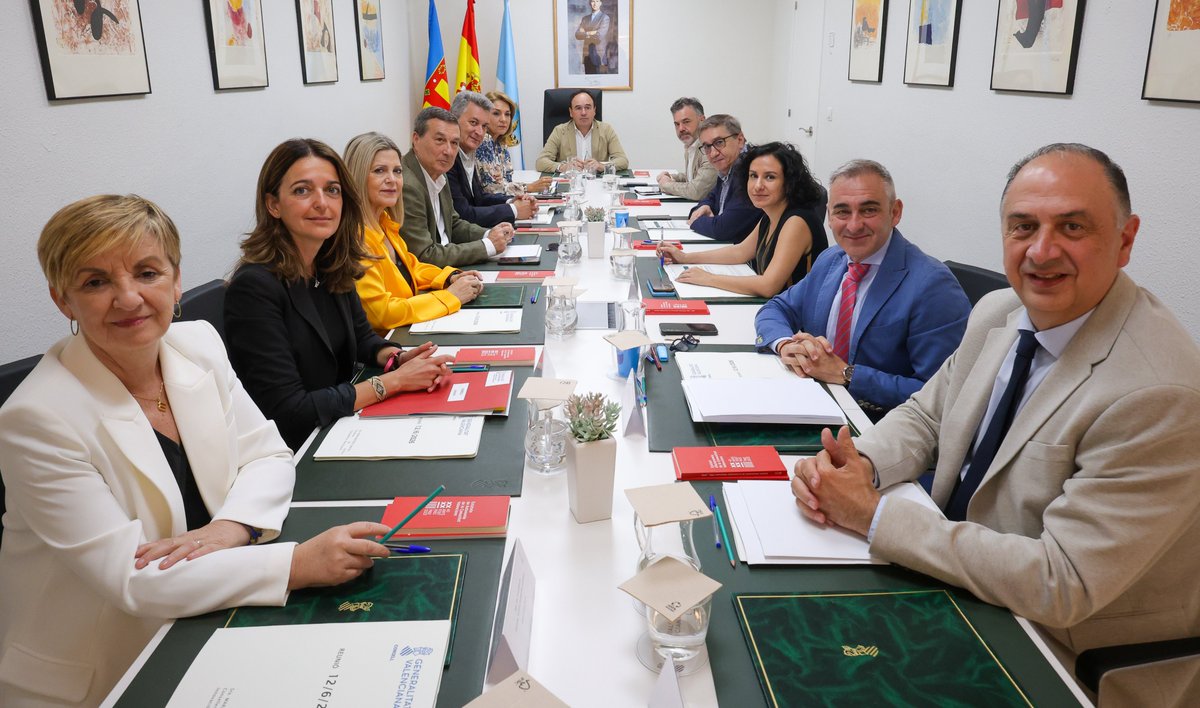 generalitat's tweet photo. 🏛👥 El president de la Generalitat, @JFPerezLlorca, preside el #PlenoConsellTorrevieja https://t.co/WL353u1Iv6
