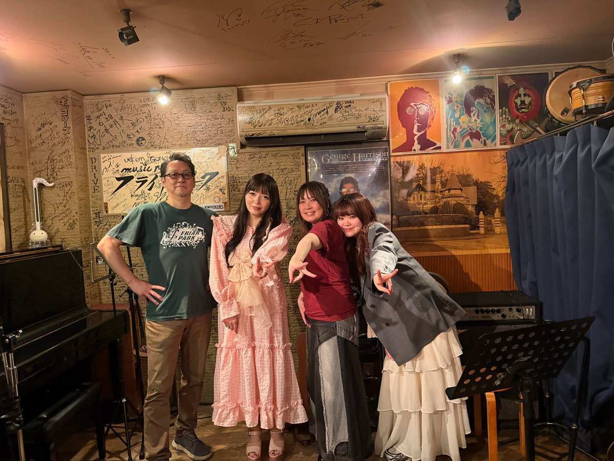 Haru100st's tweet photo. 【6月11日フライアーパーク】
フライアーパーク28周年おめでとうございます！！
またフライアーパークで歌う日々を送れていることが幸せだし、いつだって愛のある場所です！
ムネさんには感謝でいっぱいです✨
私が責任を持ってお迎えにいくので、50周年目指して、末永くよろしくお願いします！！！ https://t.co/5W9773MRUY