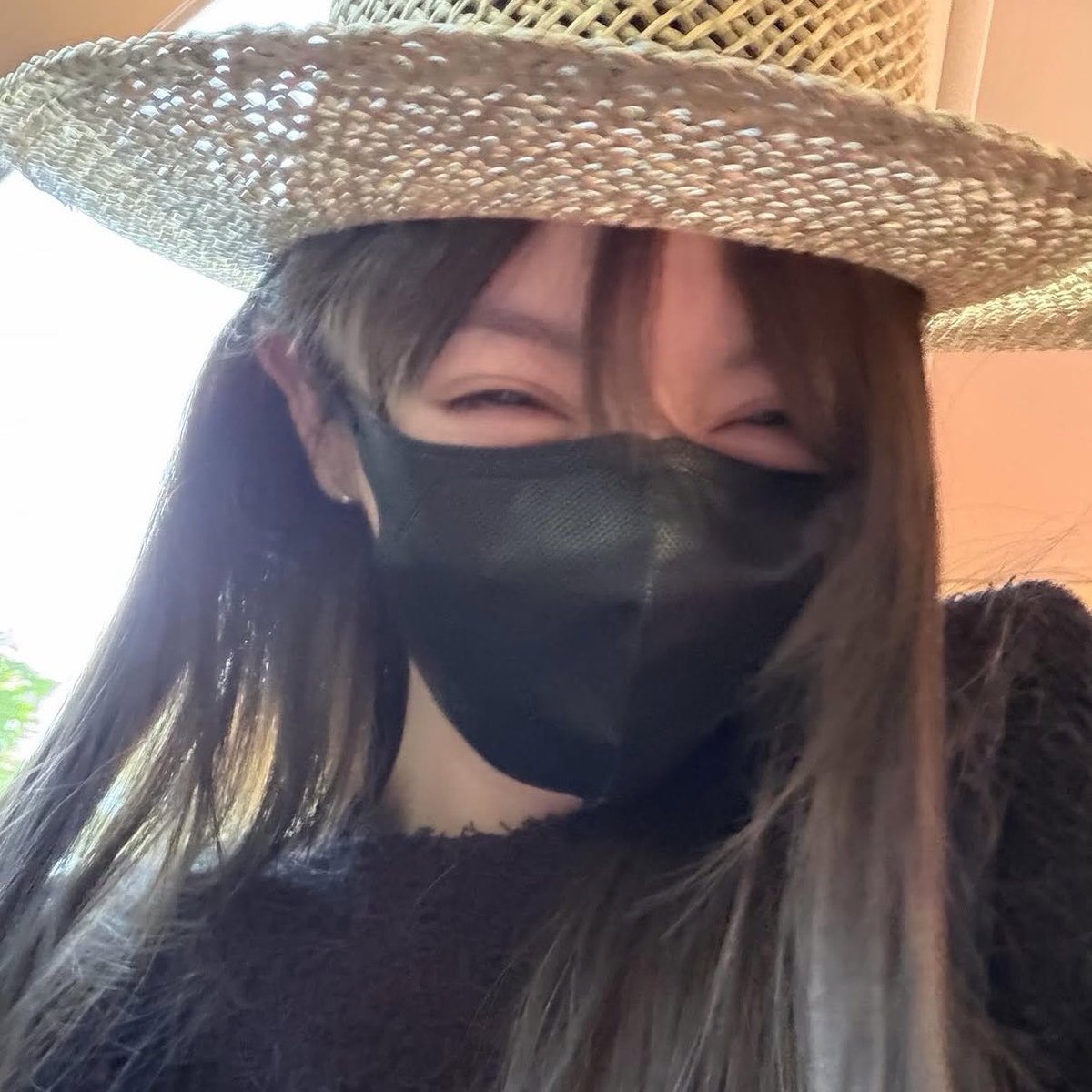 tianviwei's tweet photo. Summer, beaches, and friends. A beautiful combination that creates unforgettable memories. Hope everyone is enjoying their days 🏖️🌊🐰👯 https://t.co/u2wcdOolGU