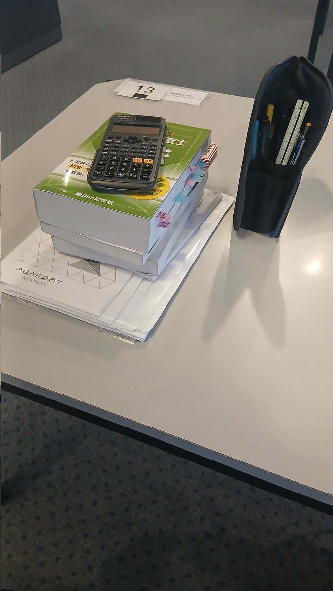 P19850206's tweet photo. 会社帰り～🚀　図書館到着～🫠
やるで～🔥
書士受験生が多数おる https://t.co/7Krx0fJ85x
