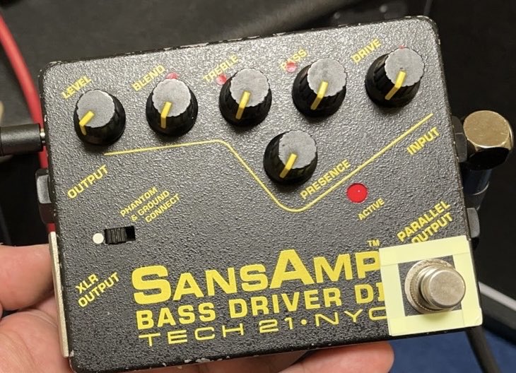 Keisuke_Furuya's tweet photo. 初期型SansAmpを３台持ってるんだけど、その中でもメイン機のDCジャックが破損。早速、教え子のリペアマンに直してもらいました！ついでに電源が入らなくなったチューナーも直してもらっちゃった。
仕事が早くて丁寧で素晴らしいっ！
@PolarStar_music https://t.co/SUsIRJx3B8