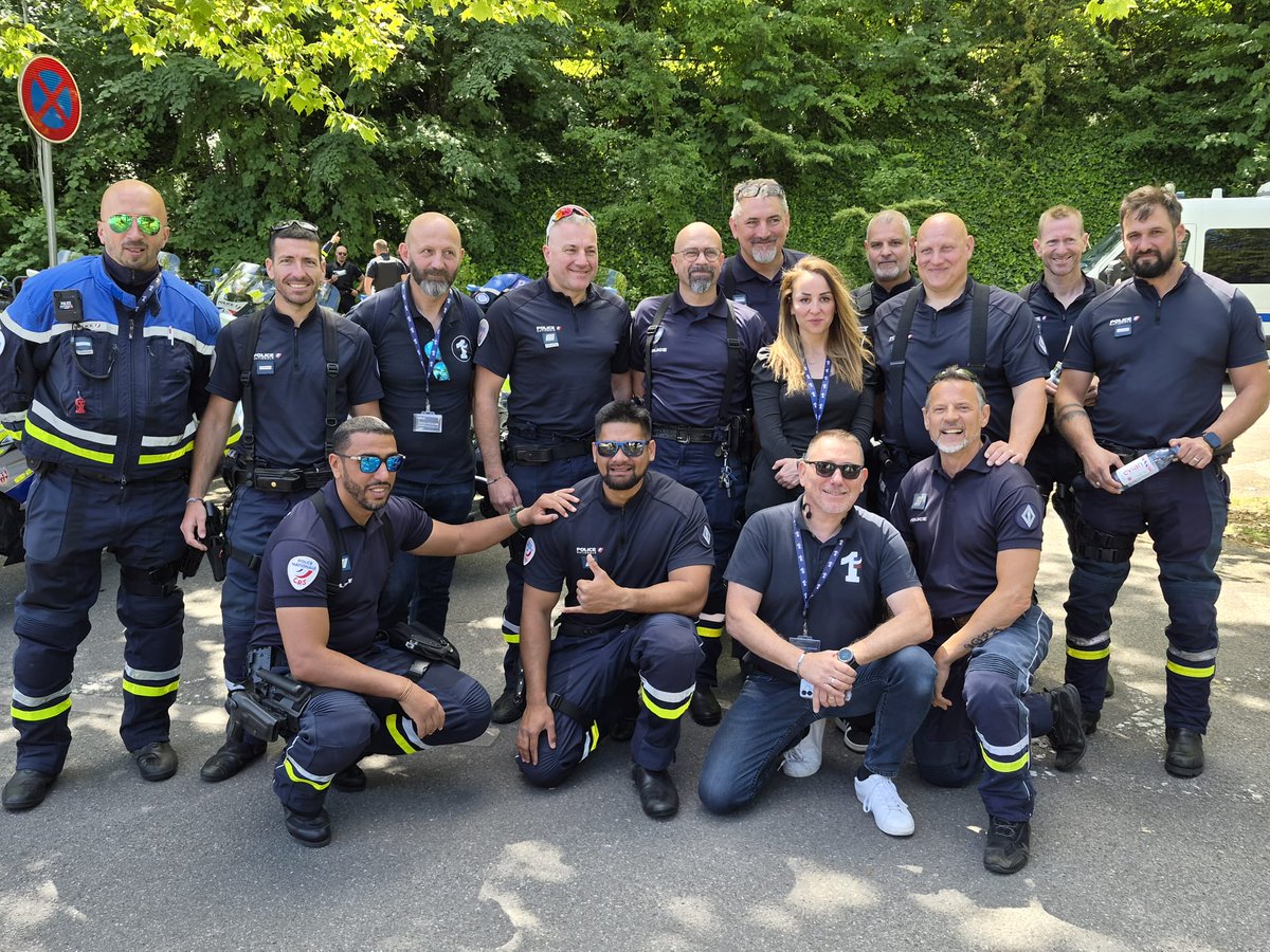 UN1TE_policenat's tweet photo. Présence terrain aujourd'hui auprès des collègues de la CRS 50, de la CRS 48, de l'UMZ Le Mans, de l'UMZ Est et de l'UMZ Sud-Est.

Échanges, soutien et remontées du terrain au cœur du dispositif du G7 d'Évian.

Parce que défendre les policiers commence par être à leurs côtés.
#UN1TÉ #G7