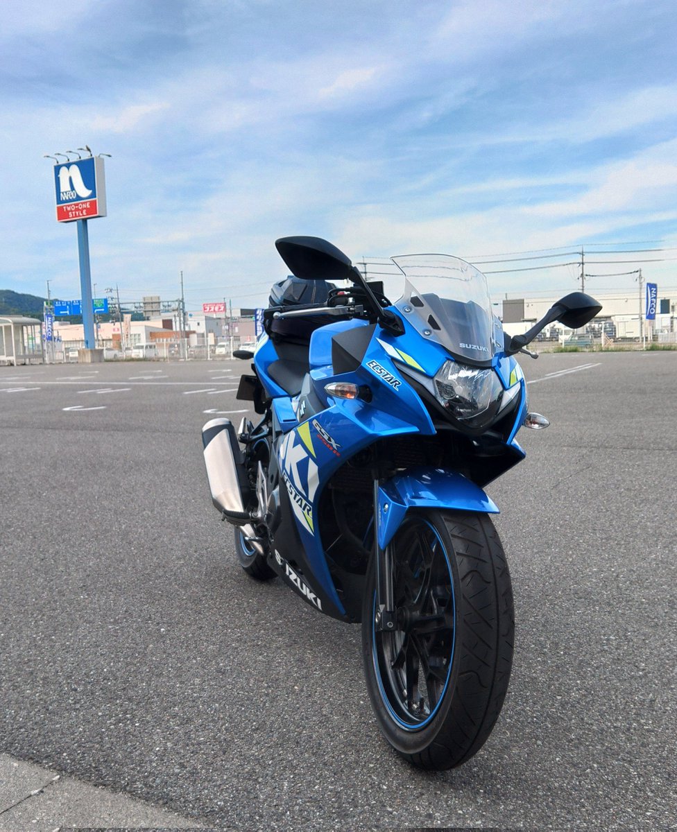 0820Trd's tweet photo. 今日は😀
少し暑い中でしたが💦😅
紀ノ川プチライド🏍️😉

信号の少ない
堤防クルージングは
気持ちが良いものです！😄

で、早速🍞焼いてみて😀
アラジンという
プラシーボ効果かも
知れませんが…🤭

パンがメチャ美味しくて😋
新調して良かったです😄 https://t.co/33YlHIsCsD