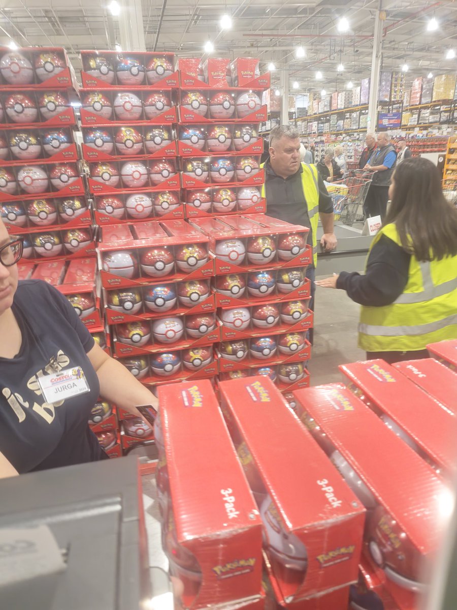 AdCos89's tweet photo. @RosqueOne @PokemonStockUK Costco thurrock https://t.co/zj3JbjF2Oi