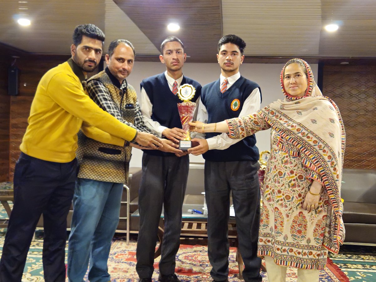 PahalgamAGPS's tweet photo. Master Aarif Parvaiz and Master Musadiq Hussain of AGPS Pahalgam won Runner up  trophy in Intra AGS/AGPS Quiz Competition held today at AGS Khanabal. @ChinarcorpsIA @NorthernComd_IA @AnantnagDIPR https://t.co/wSK3VtGlTH