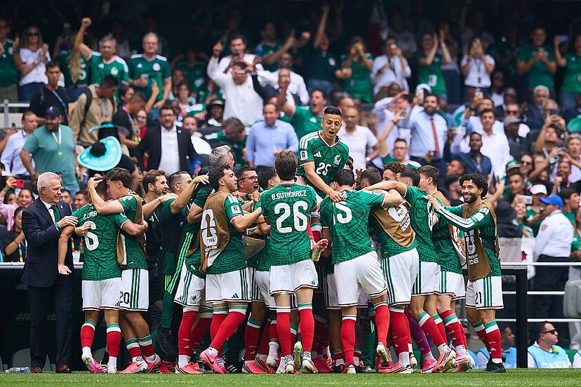 Pablomp28's tweet photo. ¿Qué jugadores han pisado la 2ºB o Primera RFEF en el primer día de mundial?
-Fidalgo (Mex) 4 temporadas con el Rayo Majadahonda y Real Madrid Castilla.
-Paik Seung-Ho (Kor) 4 temporadas con el Peralda y el Barça Atlètic.
- Kang in Lee (Kor) 2 temporadas con el Valencia Mestalla. https://t.co/BIm8CmvVoX