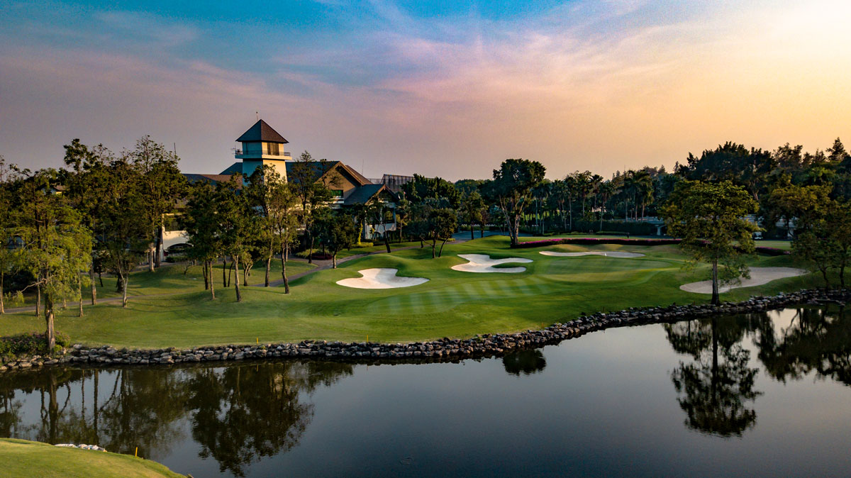govigolf's tweet photo. ⛳ Khám phá sức hút mãnh liệt của "Thủ đô Golf Châu Á" - Thái Lan🇹🇭

🏙️ Bangkok: Sân đồng bằng đầy thử thách
🏖️ Phuket: Swing phóng khoáng, view biển tuyệt đẹp
⛰️ Chiang Mai: Không khí trong lành giữa núi đồi

Xem chi tiết tại đây 👇
https://t.co/4mONwuCIey https://t.co/raIRFlcV9k