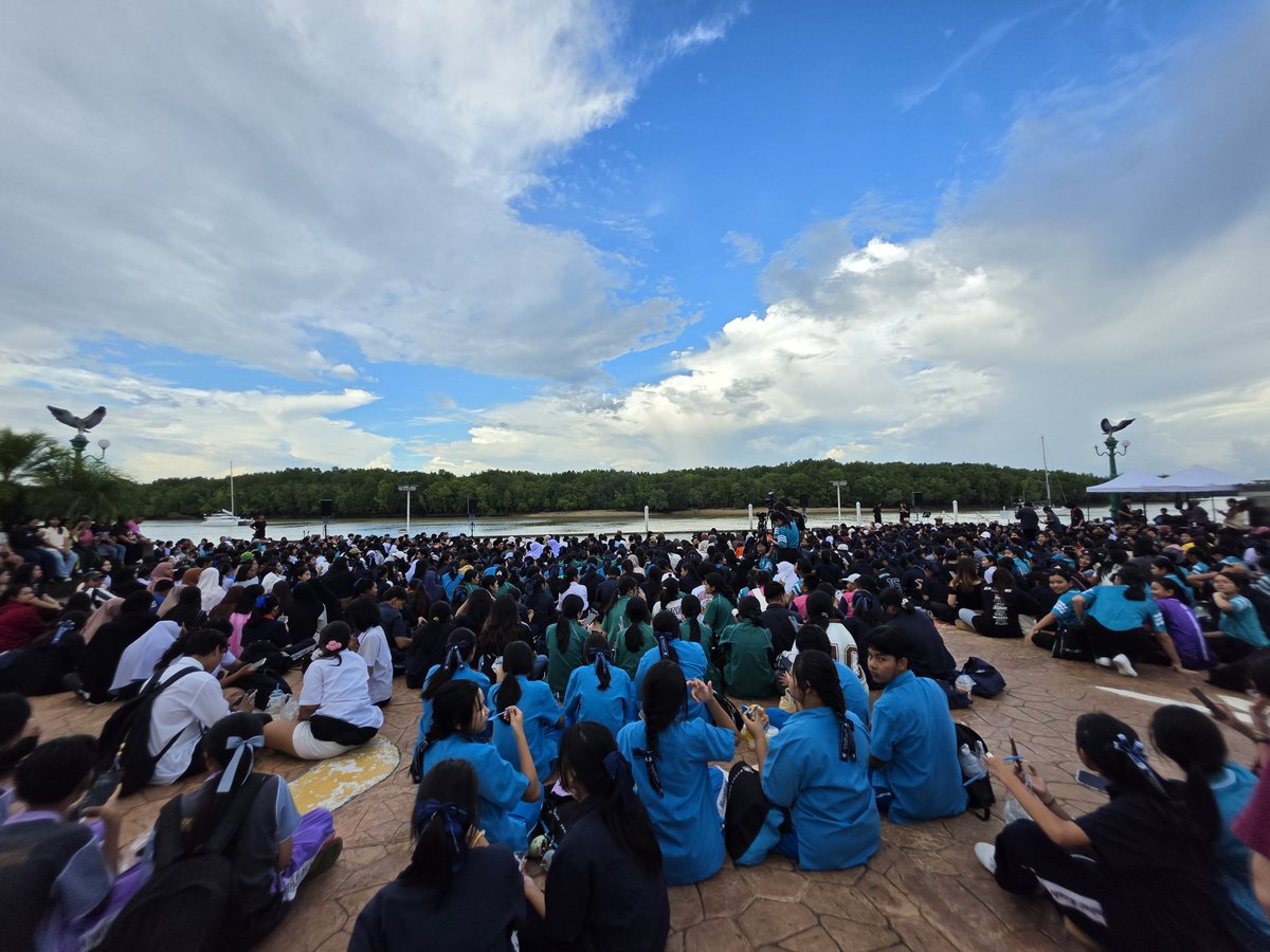 Jackson_2803_'s tweet photo. เลิกงานปุ้บมาเลย 5นาที ถึง
#DICEบัสกิ้งกระบี่ https://t.co/arwgNQrOYn