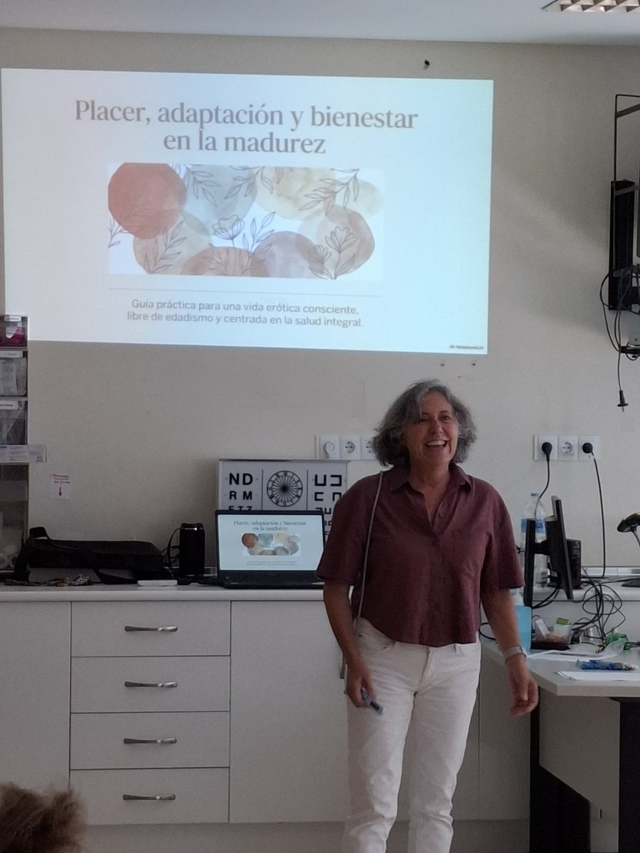 SaludVictoria's tweet photo. Continuamos con el taller "conectar, sentir y Compartir" hablando de sexualidad en mayores, impartido por Dra. Ana M Fernández y la enfermera de Familia Lola Artacho. !Amplia participación!!
#SomosVictorianos y hacemos #VictoriaContigo https://t.co/ayV6XY57Aw