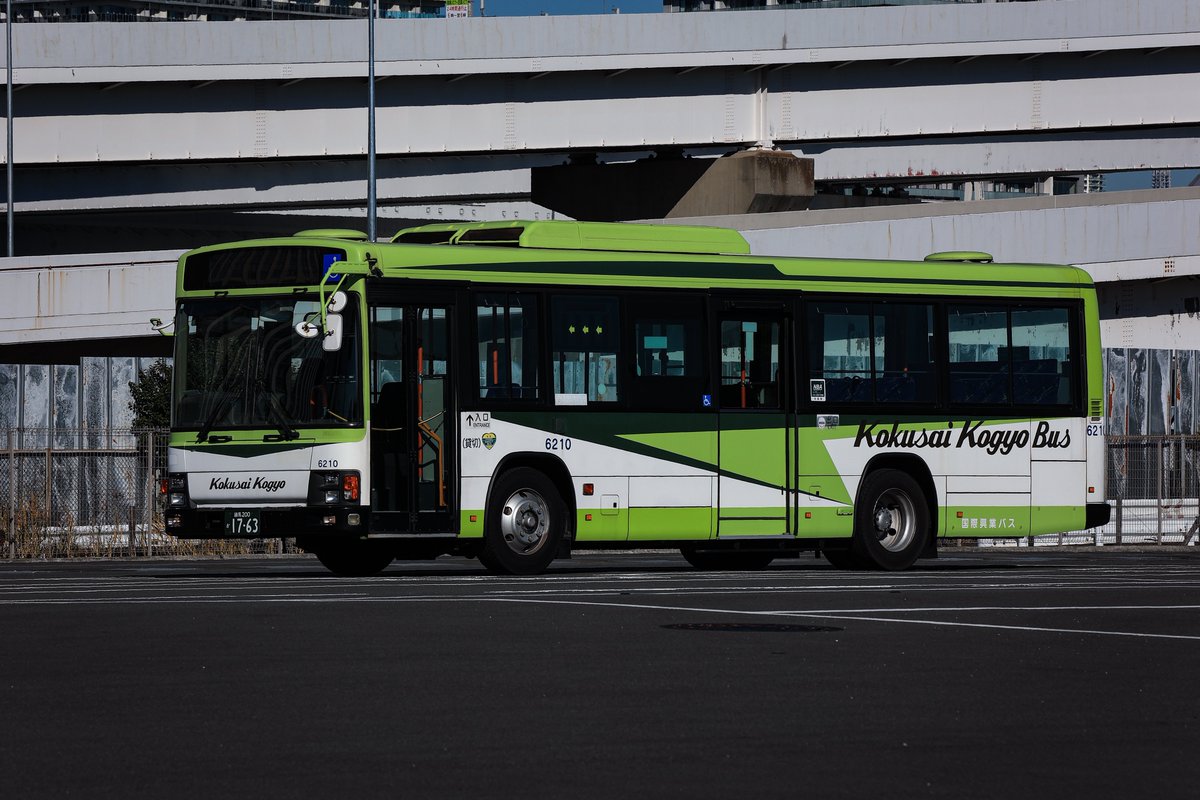 misato_vvv's tweet photo. もう2年も前になりますが、国際のワンロマ車を起用した貸切会に参加させていただきました。
とてもカッコいい一台を普段は見られない様々なロケーションで楽しむことができました✨
関係者の皆様、ありがとうございました。

国際興業バス
6210 （PJ-LV234L1）
 #6210で行く東京湾岸周遊ツアー https://t.co/mOE00NoLcL