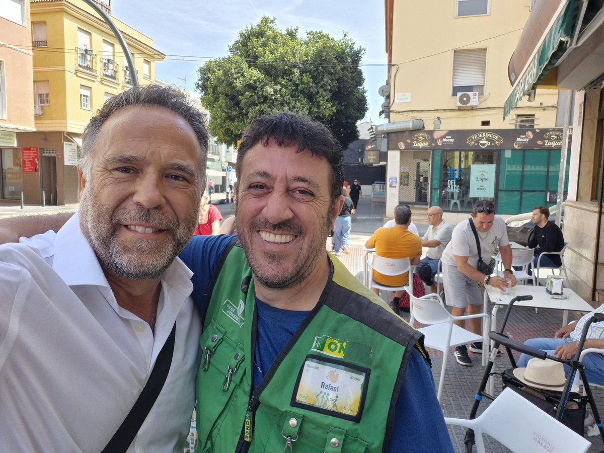 ServIlseMalaga's tweet photo. Diario de unos intèrpretes de LSE ✍️
12/6/26📆
Viernes, y tras la resaca aún por la victoria del @MalagaCF , seguimos atendiendo a las personas sordas en sus gestiones municipales en el Ayto de @malaga interpretando en Lengua de Signos sus trámites. 
Este domingo... https://t.co/SqtzdeqoVH
