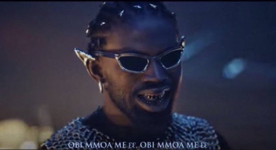 koffiklein1's tweet photo. Shatta Wale on a song 

“Bombastic,elastic”😭😭 https://t.co/DdJmsS2qKK