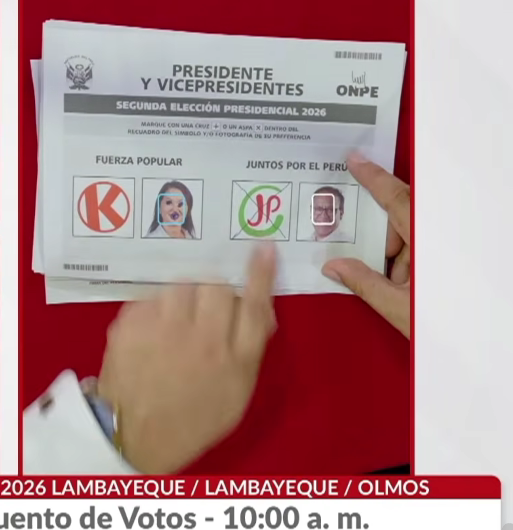 19chicharron's tweet photo. Estaba viendo una audiencia de reconteo de votos y a uno le anularon el voto a Keiko por poner la promesa de las cervezas 3x10 soles debajo 😭😭. Y a otro le anularon el voto a Sánchez por ponerle dibujos a la cara de Keiko 😭😭. Este país es un chiste jsjsjs https://t.co/iEWnzQav0y