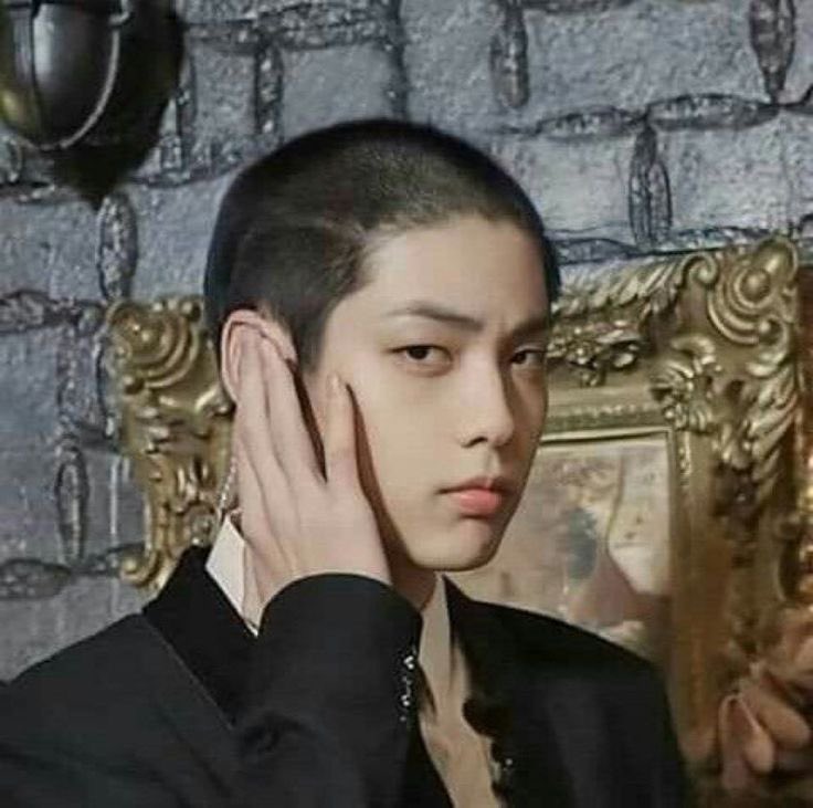 taehyunqueef's tweet photo. micro bang soobin vs buzz cut soobin which one yall choosing https://t.co/nwkeLUSvy2