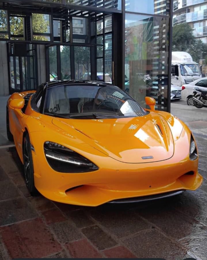 Francogonza812's tweet photo. Miren quien ingresó, con ustedes el tercer McLaren 750 de la Argentina y en este color naranja que le queda increíble. https://t.co/LJ7IcO92Rd
