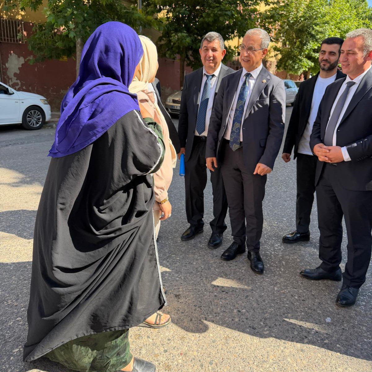 aksiverek's tweet photo. İslam İşbirliği Teşkilatı Parlamentolar Birliği Başkanı ve Şanlıurfa Milletvekilimiz Abdurrahim Dusak, İlçe Başkanımız Cengiz Özeyranoğlu, Belediye Başkan Vekilimiz Sn. İzzet Özağaçhanlı ve Siverek Koordinatörümüz Sn. Salih Çoban ile birlikte hemşehrilerimizle bir araya gelerek sohbet ettik.

Vatandaşlarımızın görüş ve taleplerini dinledik, gönül köprülerimizi daha da güçlendirdik. Birlik ve beraberlik içerisinde Siverek’imiz için çalışmaya, hemşehrilerimizle omuz omuza yürümeye devam edeceğiz. 

 @RTErdogan @Akparti 
@mustafademir @tugbaisikercan 
@abuyukgumus  @avyusufibis  @ProfDrDusak @milhamigunbegi @SbrKnk @Cengizozeyran82 @bucakalimurat82 @izzetagachanli @slhcbn0950