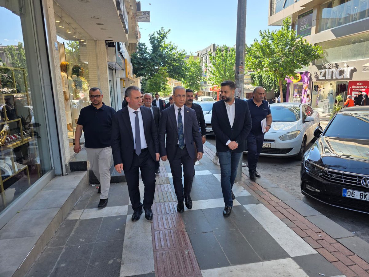 aksiverek's tweet photo. İslam İşbirliği Teşkilatı Parlamentolar Birliği Başkanı ve Şanlıurfa Milletvekilimiz Abdurrahim Dusak, İlçe Başkanımız Cengiz Özeyranoğlu, Belediye Başkan Vekilimiz Sn. İzzet Özağaçhanlı ve Siverek Koordinatörümüz Sn. Salih Çoban ile birlikte hemşehrilerimizle bir araya gelerek sohbet ettik.

Vatandaşlarımızın görüş ve taleplerini dinledik, gönül köprülerimizi daha da güçlendirdik. Birlik ve beraberlik içerisinde Siverek’imiz için çalışmaya, hemşehrilerimizle omuz omuza yürümeye devam edeceğiz. 

 @RTErdogan @Akparti 
@mustafademir @tugbaisikercan 
@abuyukgumus  @avyusufibis  @ProfDrDusak @milhamigunbegi @SbrKnk @Cengizozeyran82 @bucakalimurat82 @izzetagachanli @slhcbn0950