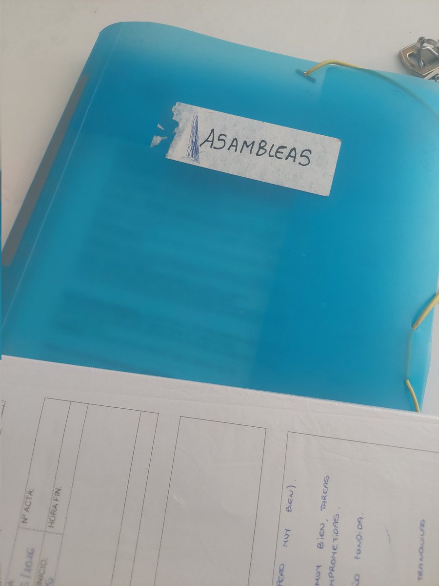 apoyat's tweet photo. ✳️ Semanalmente realizamos la Asamblea de nuestra Vivienda de Incorporación Sociolaboral 🏠, donde se realizan el reparto de tareas 🧹, la valoración de las compañeras 👩🏻‍🦳 y los puntos de mejora de cada una 👍. Un espacio de debate constructivo 💪. https://t.co/JFO6m6mgv3