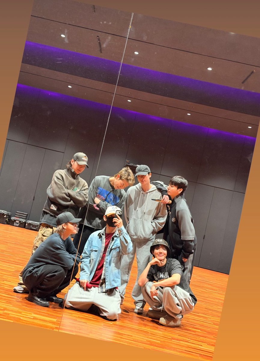 ManamiVkook's tweet photo. #BTS_13th_ANNIVERSARY
 おめでとう🎉初めて画面で見た日から変わらない７人の仲の良さに日々進化するビジュに愛情溢れる音楽がこれからも永遠でありますように💜
ナム、ジン、ユンギ、ホビ、ジミン、テテ、グクがこれからも幸せでありますように🫶
ワルツ無事に完走できますように！
BTS Forever！！ https://t.co/HhGtGrM09v