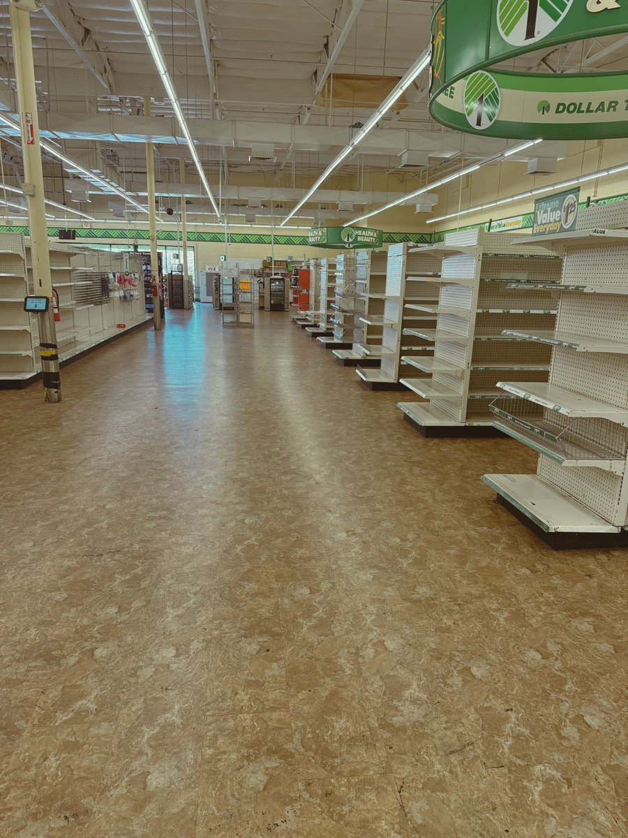DannySilvertone's tweet photo. I went to the dollar store the other day and the vibes were k i n d a o f f …  #backrooms #thebackrooms https://t.co/80t4Y8JAnD