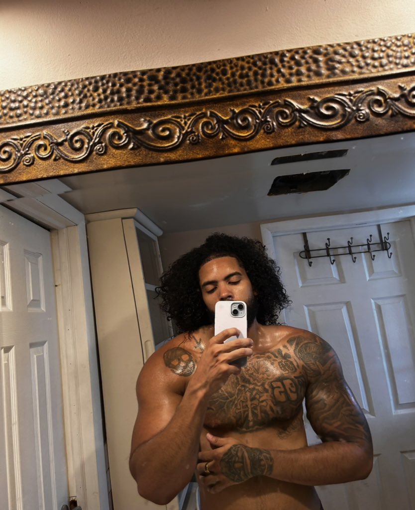 alphapapiii's tweet photo. You work hard. I spend effortlessly.

Findom paypig https://t.co/R53WGXwW4M