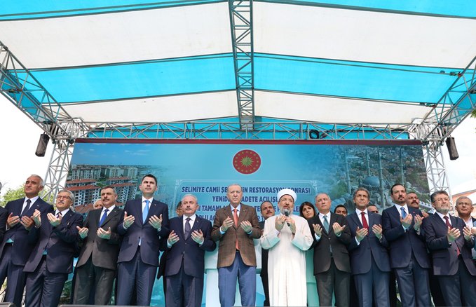 bayeddai's tweet photo. "Allah’ın mescidlerini ancak Allah’a ve âhiret gününe inanan, namazını kılan, zekâtını veren ve yalnız Allah’tan korkup çekinen kimseler imar edebilirler." (Tevbe: 9/18) Selimiye Camii https://t.co/OR77Ei34WO