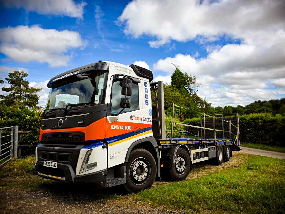StarPlatforms's tweet photo. 📷 Wrapping up the week with a great photo from Daniel, our HGV driver in Reading, ready to collect a Skyjack SJ60. Huge thanks to the Star team! ⭐ #starspotting #teamwork https://t.co/zRyUdw486E