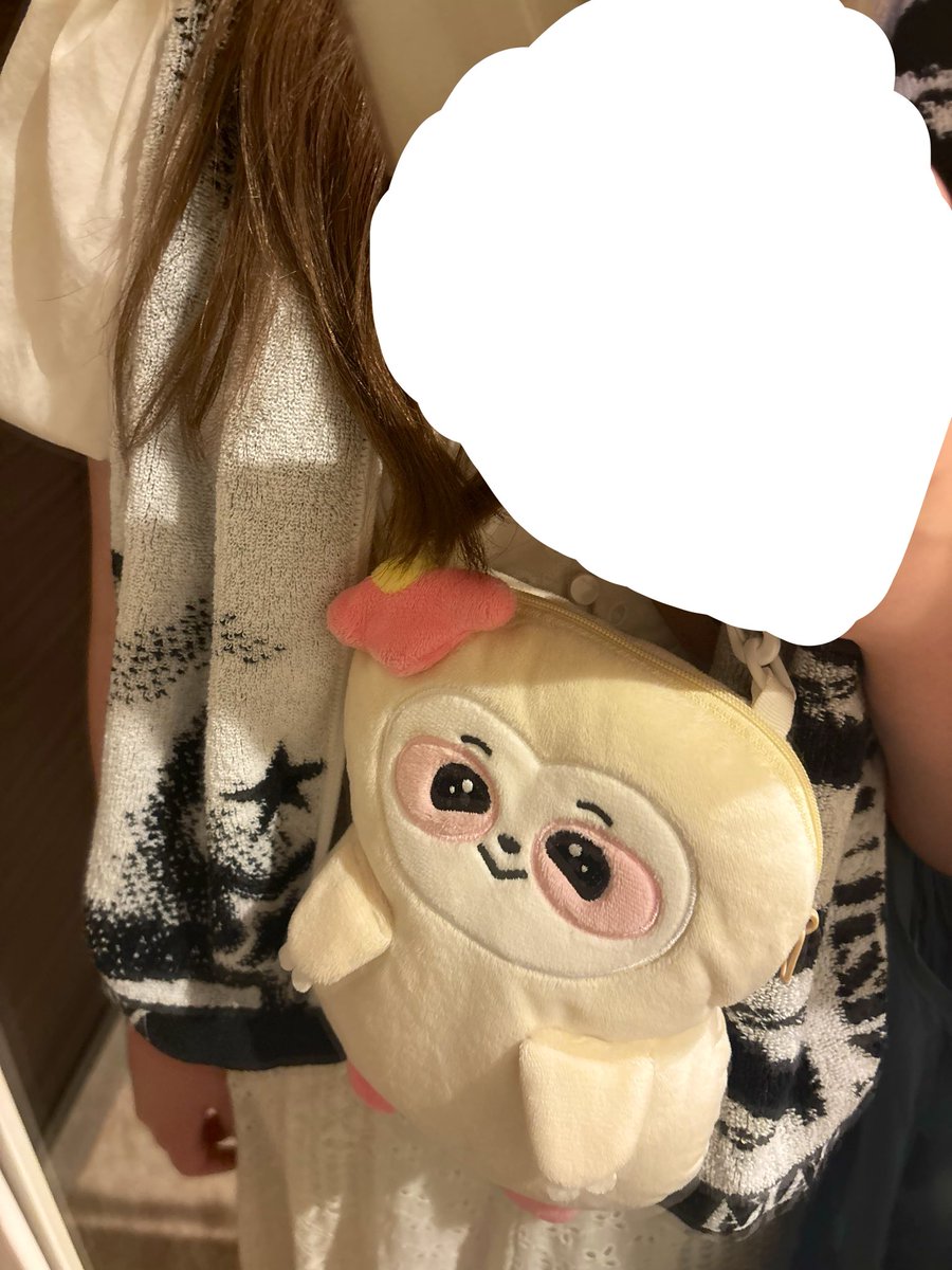 ho_yuko's tweet photo. 興奮冷めやらぬで、みんなが載せてるポスト見てニヤニヤしてたら、気付いたら家🤣
この格好で家まで帰ってきてたんだけど🤣🤣🤣wwwwwww

#NiziU
#Mステ
#AYAKA_bubble https://t.co/VEt6vGFe60