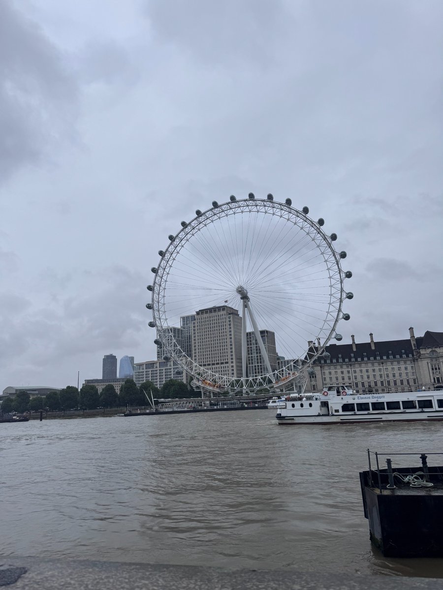 DallowPrimary's tweet photo. We loved seeing iconic sights like Buckingham Palace, Downing Street, the London Eye, and Parliament, before enjoying a fantastic guided tour and workshop at the Westminster Abbey education centre. @KatharineLovell @ChilternLT https://t.co/dlihRK2EGQ