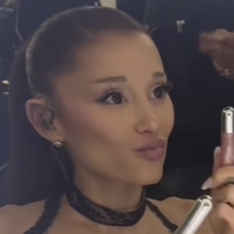 gwen ꕤ🐰 IS SEEING ARIANA tweet media