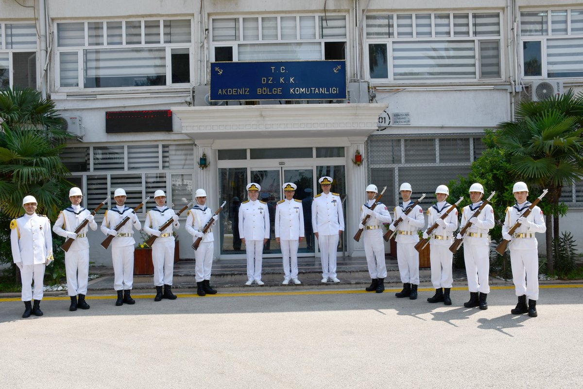 sahilguvkom's tweet photo. Sahil Güvenlik Komutanımız Koramiral Ahmet KENDİR, Mersin Valiliği ve Garnizon Komutanlığı ziyaretinin ardından Sahil Güvenlik Akdeniz Bölge Komutanlığı ve bağlılarında incelemelerde bulunarak personelimiz ile bir araya gelmiştir.
🗓12 Haziran 2026
#SahilGüvenlik
#CoastGuard https://t.co/PvlmCYsejV