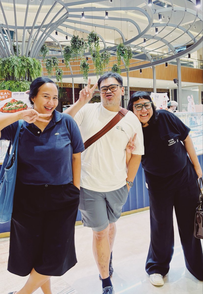 fadzari's tweet photo. Those who keep me sane https://t.co/PWN1HC3d6L